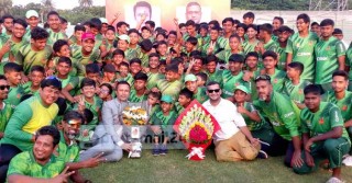 রাজশাহীতে পাইলট ও শামীমকে সংবর্ধনা প্রদান