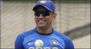 বিশ্বকাপ দলে কোহলিদের মেন্টর ধোনি