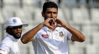 এমন সেঞ্চুরি মা’কে দিলেন মাহমুদউল্লাহ