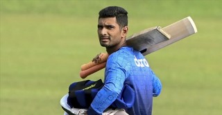 অসুস্থ মায়ের পাশে থাকতে ছুটি নিয়েছেন মাহমুদউল্লাহ রিয়াদ