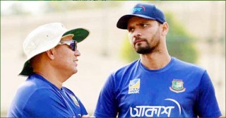 ‘বাইরের’ মাশরাফিকে নিয়ে কথা বলা পছন্দ নয় ডোমিঙ্গোর