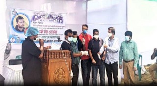 মাশরাফির ব্রেসলেট বিক্রির টাকায় একাডেমি কোচদের সহায়তা