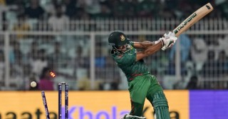 ৯৩ রানে গুটিয়ে হোয়াইটওয়াশ হলো বাংলাদেশ