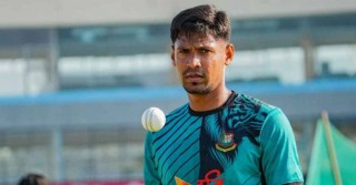 ৩২৫ ম্যাচেই সবাইকে ছাড়িয়ে মোস্তাফিজ
