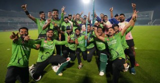 খুলনাকে হারিয়ে টানা দ্বিতীয় চ্যাম্পিয়ন রংপুর
