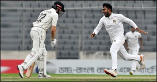 ১৭২ রানে গুটিয়ে গিয়েও দিন শেষে এগিয়ে বাংলাদেশ