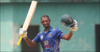 টানা দুই সেঞ্চুরিতে উজ্জ্বল নাঈমের ব্যাট