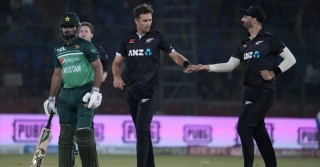 পাকিস্তানকে বড় হারের স্বাদ দিয়ে সিরিজে ফিরলো নিউজিল্যান্ড