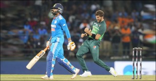 ভারতকে ২৬৬ রানে গুটিয়ে দিলো পাকিস্তান