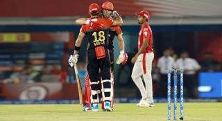 অবশেষে ‌‘সোনার হরিণের’ দেখা পেল কোহলির ব্যাঙ্গালুরু