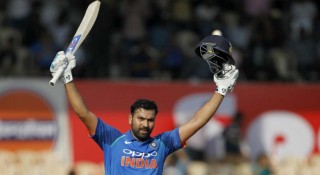ছক্কার রেকর্ডে গেইলকে ছাড়িয়ে গেলেন রোহিত