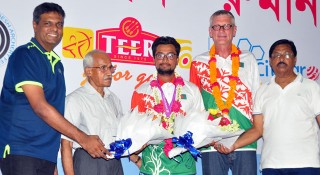 সংবর্ধনায় সিক্ত রোমান সানা
