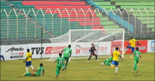চার মিনিটে দুই গোল, জয় হাতছাড়া শেখ জামালের