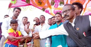 সাতক্ষীরায় বঙ্গবন্ধু ও বঙ্গমাতা ফুটবলে চ্যাম্পিয়ন গদাইপুর ও তুয়ারডাঙ্গা বিদ্যালয়