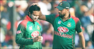 মাশরাফিকে পেছনে ফেললেন সাকিব