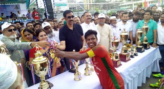 ক্রিকেটের মতো ফুটবলও দাঁড়াবে : শামীম ওসমান