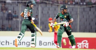 শেষ ৪২ রানে বাংলাদেশের ১০ উইকেটের পতন