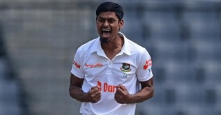 ডিসেম্বরে আইসিসির সেরা হওয়ার দৌড়ে তাইজুল ইসলাম