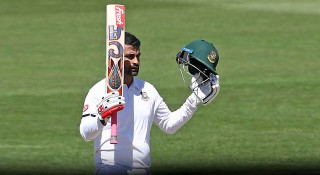 ট্রিপল সেঞ্চুরি হাঁকালেন তামিম ইকবাল