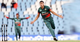 ‘তাস পাখি’র ডানায় চড়ে নয়া ইতিহাস