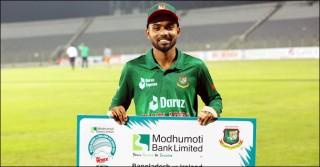 অভিষেকেই ফ্লেমিং-মরগানদের পাশে হৃদয়
