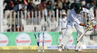 পাত্তাই পেল না বাংলাদেশ, ইনিংস পরাজয়ের হ্যাটট্রিক
