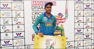 আকবর ঝড়ে উড়ে গেল মোহামেডান
