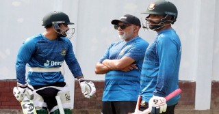ঘুরে দাঁড়ানোর লড়াই বাংলাদেশের