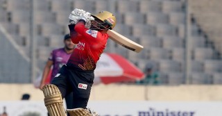 শীর্ষ দু'য়ের লড়াই জমিয়ে তুললো কুমিল্লা