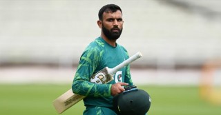 বল টেম্পারিং করে নিষিদ্ধ ফখর জামান