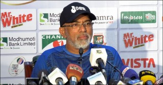 বিশ্বচ্যাম্পিয়ন ও বাংলাদেশের পার্থক্য দেখতে চান হাথুরুসিংহে