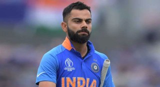 এক ম্যাচে দুই কিংবদন্তিকে টপকালেন কোহলি