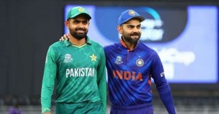 কোহলি নয়, বাবরকে এগিয়ে রাখলেন আকিব জাভেদ