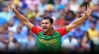 দেড় যুগের ব্রেসলেট ‘নিলামে তুলছেন’ মাশরাফি!