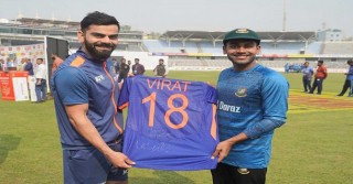 মিরাজকে কোহলির জার্সি উপহার