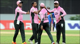 শ্বাসরুদ্ধকর ম্যাচে শেষ ওভারে সাকিবদের জয়