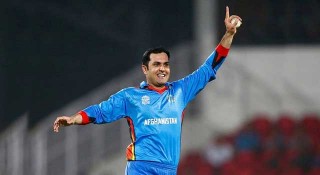 ক্রিকেটে নবীর অনন্য রেকর্ড