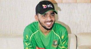 ১১ ধাপ এগিয়েছেন মোমিনুল