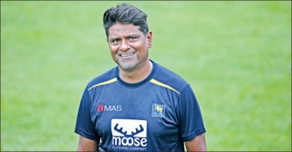 লঙ্কান কোচ নাওয়াজের চোখে শ্রীলঙ্কার চেয়েও এগিয়ে বাংলাদেশ