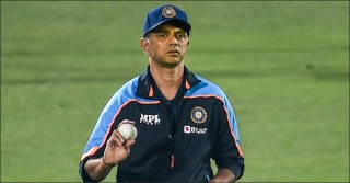 করোনামুক্ত দ্রাবিড় যাচ্ছেন আরব আমিরাতে