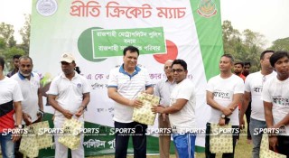 রাজশাহীতে সাংবাদিকদের হারিয়ে পুলিশের জয়