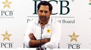 টাইগারদের ‘বাঙালি’ বলায় সাংবাদিককে শুধরে দিলেন সরফরাজ
