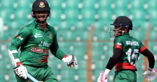 তিন হাফ সেঞ্চুরিতেও বাংলাদেশ ২৪৬