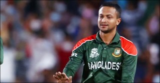 আফ্রিদিকে সরিয়ে ‘ডট বলের’ শীর্ষে সাকিব