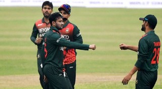 মাশরাফির রেকর্ড ভেঙে শীর্ষে সাকিব