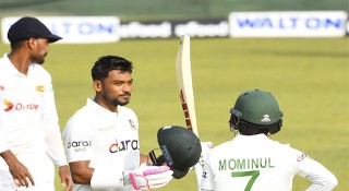প্রথম দিন শেষে চালকের আসনে বাংলাদেশ