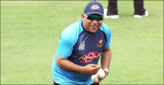 ‘আমি ৫১, এখনও মনে হয় দেশের জার্সি পড়ে খেলি’