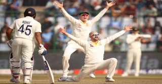 লায়নের পাঁচ উইকেটে এগিয়ে অস্ট্রেলিয়া