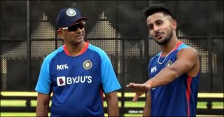 উমরানের অপেক্ষা আরও বাড়ছে, দ্রাবিড়ের ঈঙ্গিত