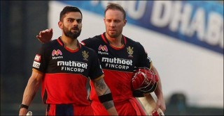 ডি ভিলিয়ার্সকে আবারও ব্যাঙ্গালুরুতে চান কোহলি
